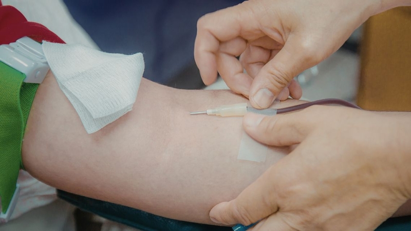 Lấy máu tĩnh mạch để làm xét nghiệm HBsAg