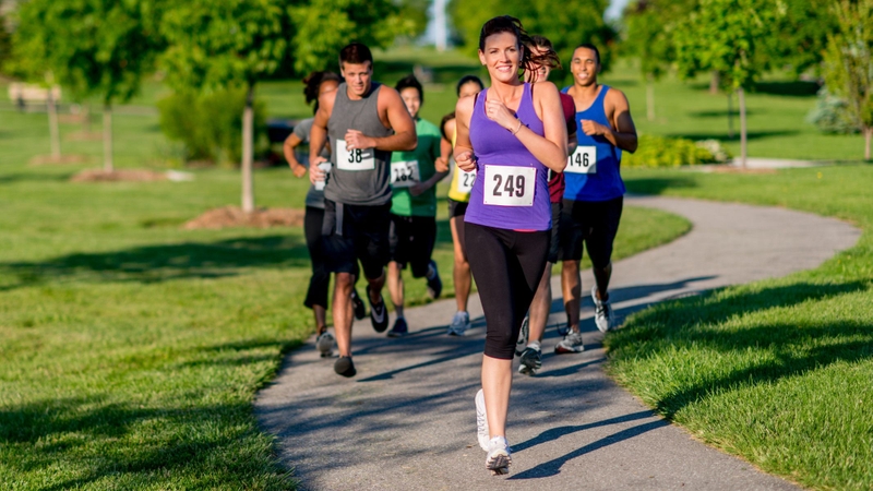 Sau 40 tuổi, chương trình tập luyện nên được đa dạng hóa, kết hợp giữa sức mạnh, tim mạch, thăng bằng và độ linh hoạt