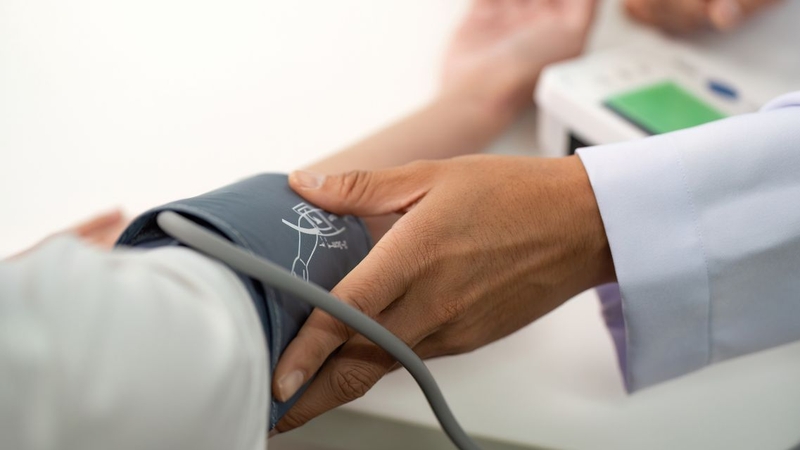 Cần quan tâm đến cả chỉ số huyết áp và biểu hiện lâm sàng để đánh giá huyết áp thấp