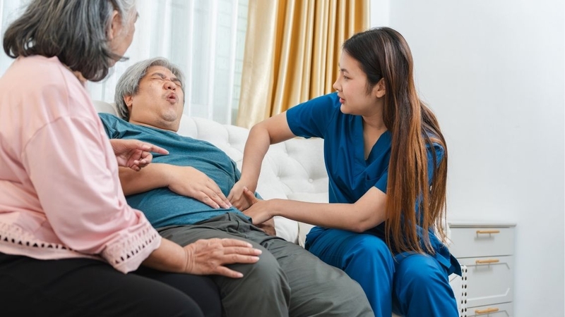 Cần theo dõi triệu chứng đau bụng đi ngoài nặng và đi khám khi cần thiết